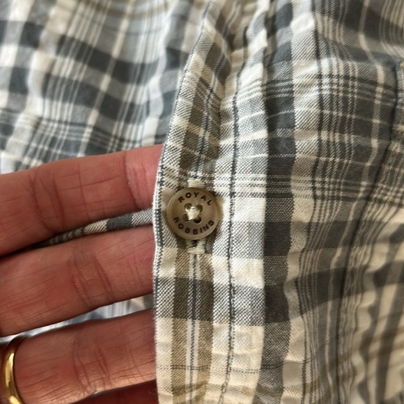 Royal Robbins Short Sleeve Button up Shirt Mens Large Outdoor Gray/Tan Plaid - Picture 8 of 13